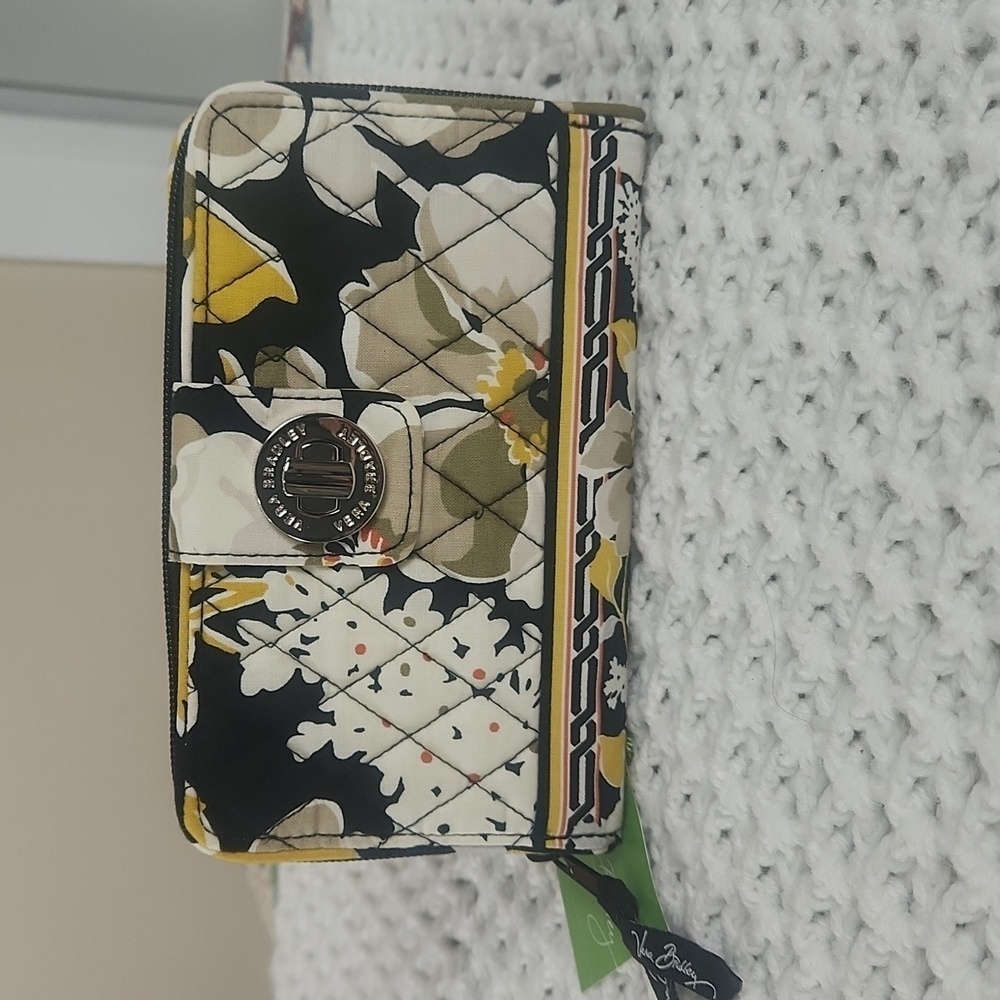 Vera Bradley floral multicolor wallet, 8"×5" side zipper,and Lots of ca…